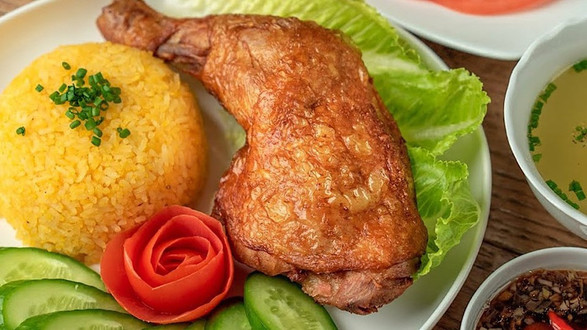 Cơm Gà Xối Mỡ Tân Hương - Cơm Gà Xối Mỡ, Bò Xào, Xá Xíu, Sườn Nướng - Tân Hương