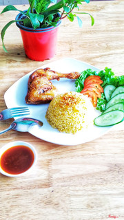 Cơm Gà Xối Mỡ Góc Tư