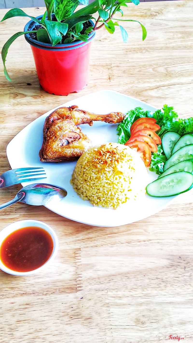 Cơm Gà Xối Mỡ Góc Tư