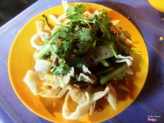 Hủ tiếu thập cẩm xào dòn