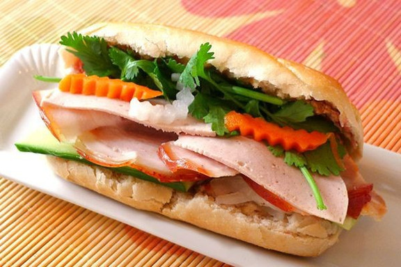 Tiệm Bánh Thanh Sơn Bakery - Bánh Mì Chả