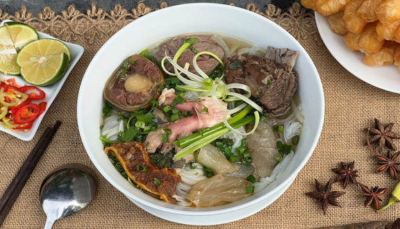 Phở Lý Quốc Sư & E Coffee Trung Nguyên - Cổ Điển