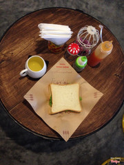 sandwich phô mai thịt nguội