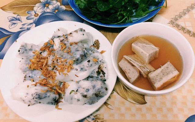 Bánh Cuốn & Gà Tần - Quan Nhân