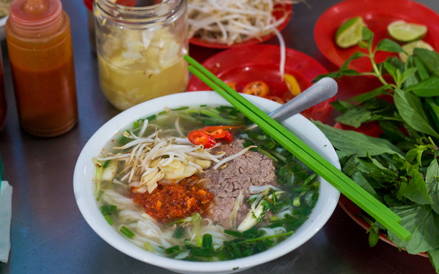 Bạch Dương Quán - Phở & Bún