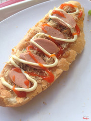 Bánh mì sốt me