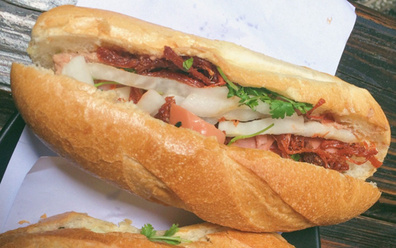 Bánh Mì Cửa Hội 