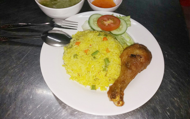 Cơm Gà Xối Mỡ, Bún Riêu Cua & Cơm Tấm