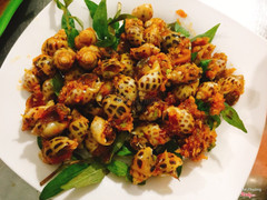 Ngon nhắm, cá nhân mình rất thíc, ốc và gia vị hoà quyện làm một. Ngon ko cưỡng nổi, có thể ăn thêm 2-3 dĩa 😆