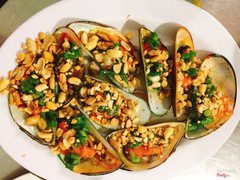 Vì món tủ nên miễn bình luận. Gói gọn 2 từ “ Quá đã “. Các bạn muốn ăn thấm tháp nữa nên xin chén nước mắm rưới một ít vào càng làm tăng thêm phần hấp dẫn và ngon miệng. 