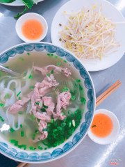 phở tai thăn tô thường 50k, nước chấm ngon