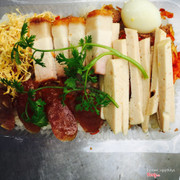 Mình cực kỳ ghiền xôi và bánh hỏi ở đây, ăn từ thời đi học bây giờ ra trường đi làm lâu lâu thèm là ghé quán Cô