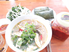 Banh canh cá lóc BaThao. Bánh canh ngon, nước ngọt được làm từ bột gạo và bột mì của người huế