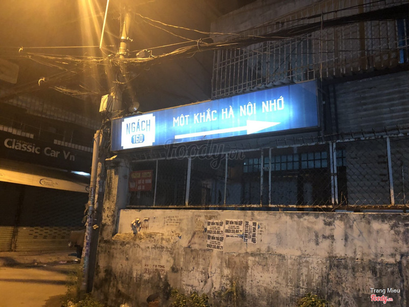 Biển chỉ vào quán