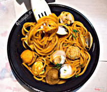 Tệ. Giá cả ko đi đôi với chất lượng , mỳ hải sản đc vài con ngao và 2 viên xiên ??? 55k 