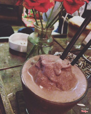 Cộng thì đồ uống cả decor khỏi chê r. Mà Cộng này không gian hơi bé chúttt