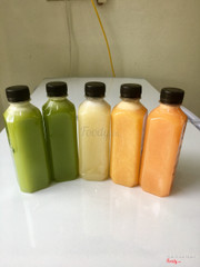 Nước ép hoa quả tươi nguyên chất, không đường, không chất tạo ngọt, không chất bảo quản. Sử dụng trong ngày, ngon hơn khi uống lạnh 