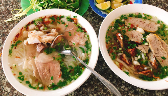 Chị Quế - Bánh Canh Chả Cá Nha Trang