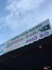 Trước cổng bến tàu