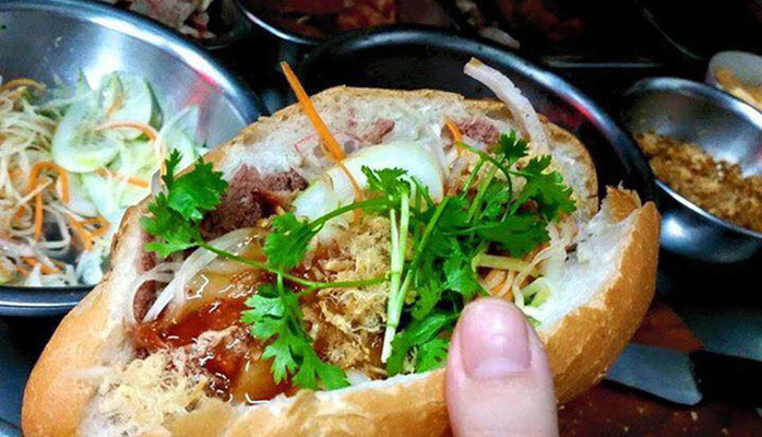 Bánh Mì Pate - Nguyễn Hữu Cảnh