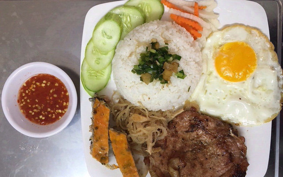 Quán Cơm Tấm 136B