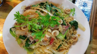  mì xào hải sản