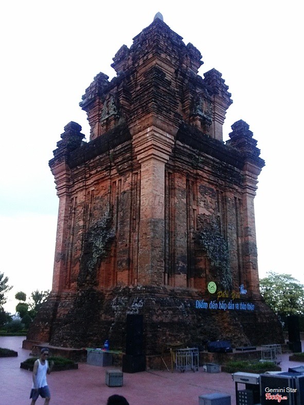 Giới thiệu về Tháp Nhạn