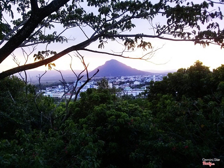 Núi nhạn nhìn xuống TP