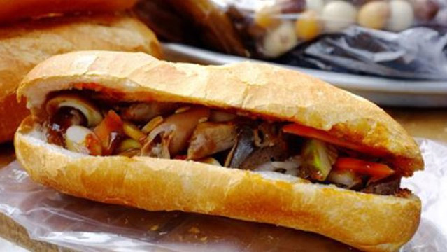 Bánh Mì Phá Lấu & Xá Xíu - Lê Quang Định