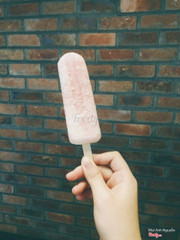 Vị dưa hấu hồng hồng nhìn đáng yêu mà theo cảm nhận của mình thì hơi ngọt ạ🌸