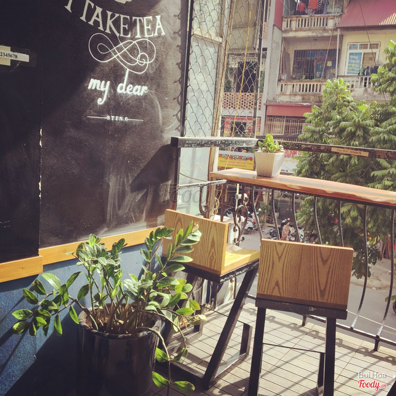 Ban công hơi nắng vào buổi trưa và chiều 😢 mà buổi tối ngồi mát và lung linh hơn nhiều