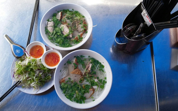 Bánh Canh Chả Cá Giò Heo