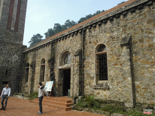 Nhà thờ cổ, địa điểm lý tưởng cho mọt album ảnh cưới đẹp