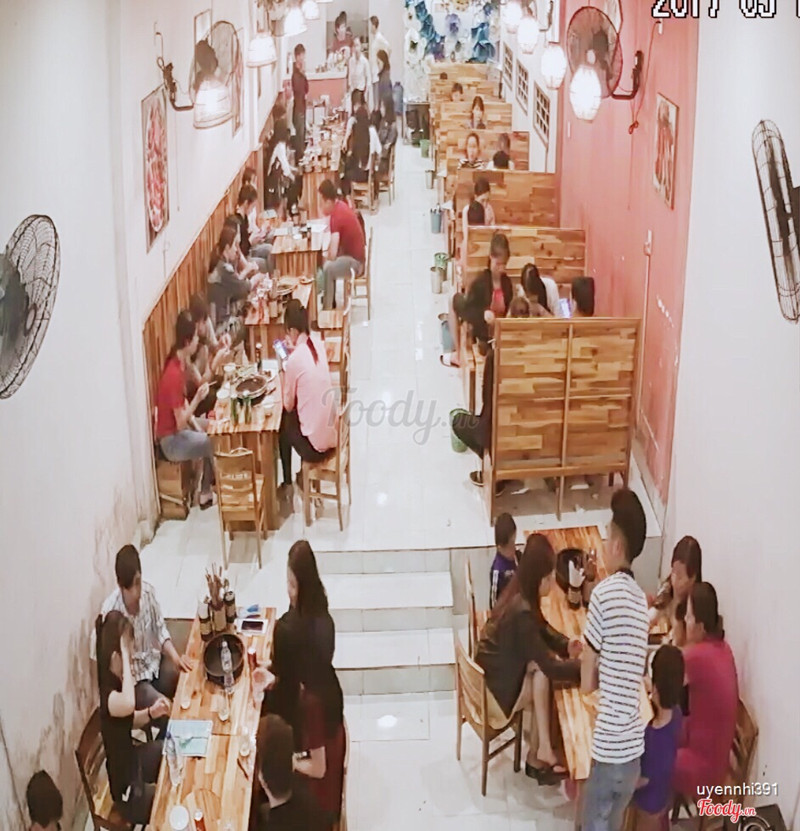 Lúc vào quán khá đông