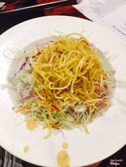 Ăn ngon, phục vụ nhiệt tình và không gian rất thoaang đãng nhé.