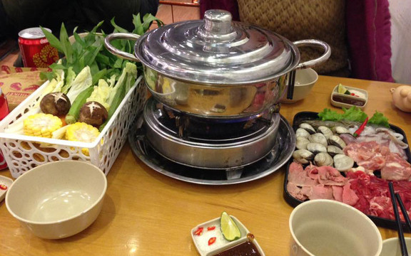 Lẩu Sườn Sụn - Đặng Văn Ngữ