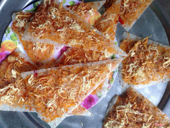 Bánh tráng nướng khô gà