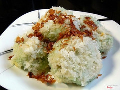 xôi khúc ( thịt ba rọi + đậu xanh + gạo nếp + hành phi muối mè )