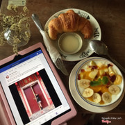 Sữa chua hoa quả dầm 55k đầy ụ và bánh sừng bò 30k