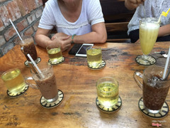 Chả có gì toàn uống bạc xỉu thôi