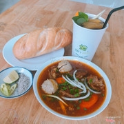 Combo bánh mì bò kho đặc biệt + trà đào cam sả 