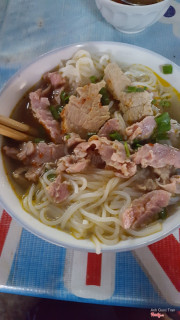 Bún bò tái