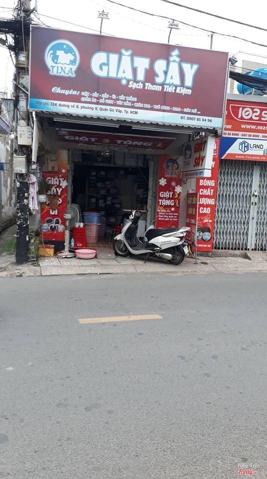 Tiệm Giặt nằm mặt tiền dễ tìm, cô chủ dễ thương