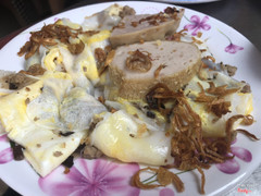 Bánh cuốn trứng thịt