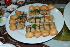 Ngỗng quay bánh bao