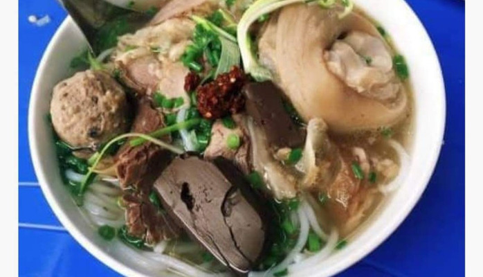 Cô Tâm - Bún Bò Huế - Phan Tứ