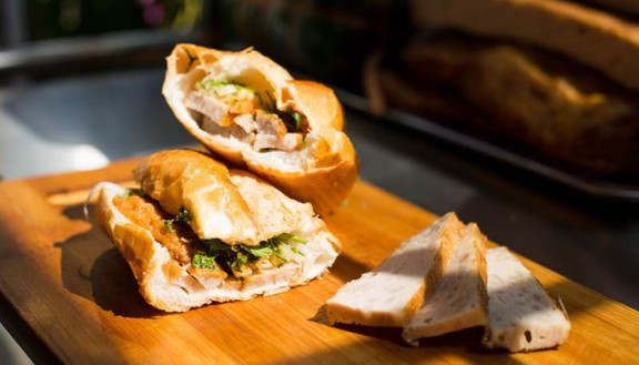 Bánh Mì Chả Nóng - Shop Online