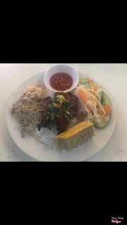 Mình rất thích món sườn bì chả của quán sườn chéo , ngon ko thể tả 