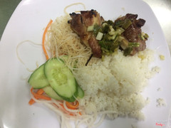 Cơm tấm sườn bì