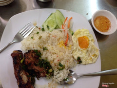 Cơm sườn ốp la 38k